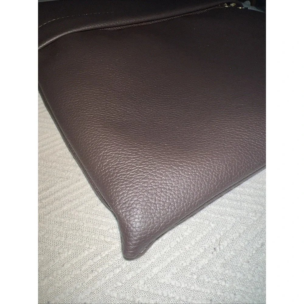 The History of Whoo Hwanyu Brown Faux Leather Carrying Case Embossed Logo Zip